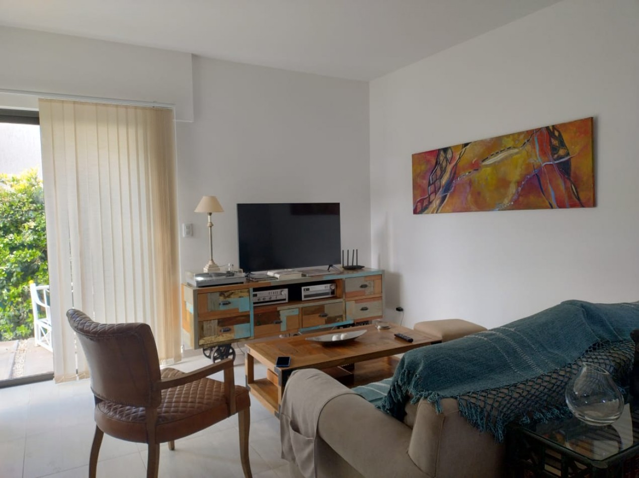 INMOESTATE VENDE CASA EN BARRIO PINARES DE FURLOTTI, MAIPU, MENDOZA