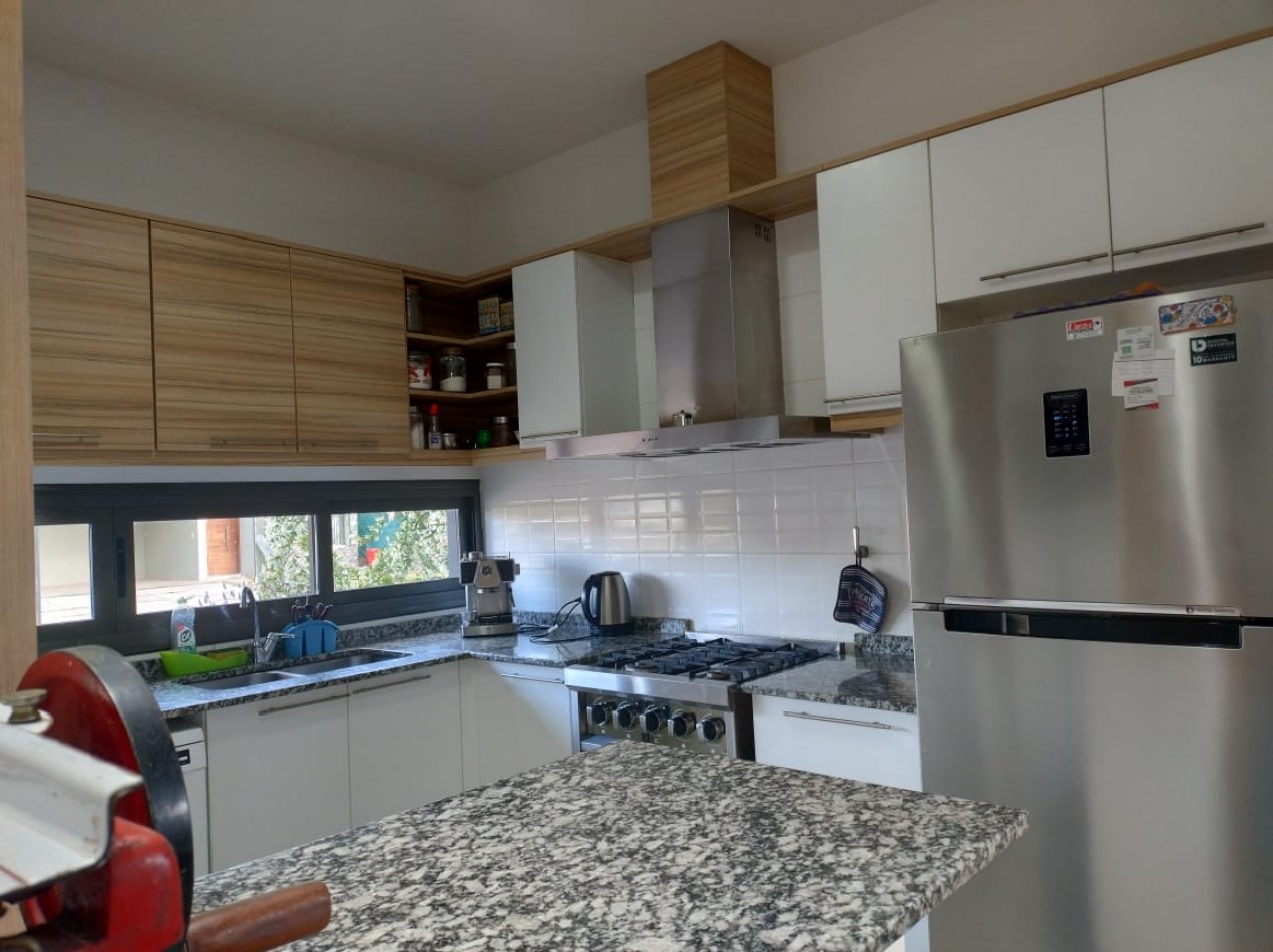 INMOESTATE VENDE CASA EN BARRIO PINARES DE FURLOTTI, MAIPU, MENDOZA