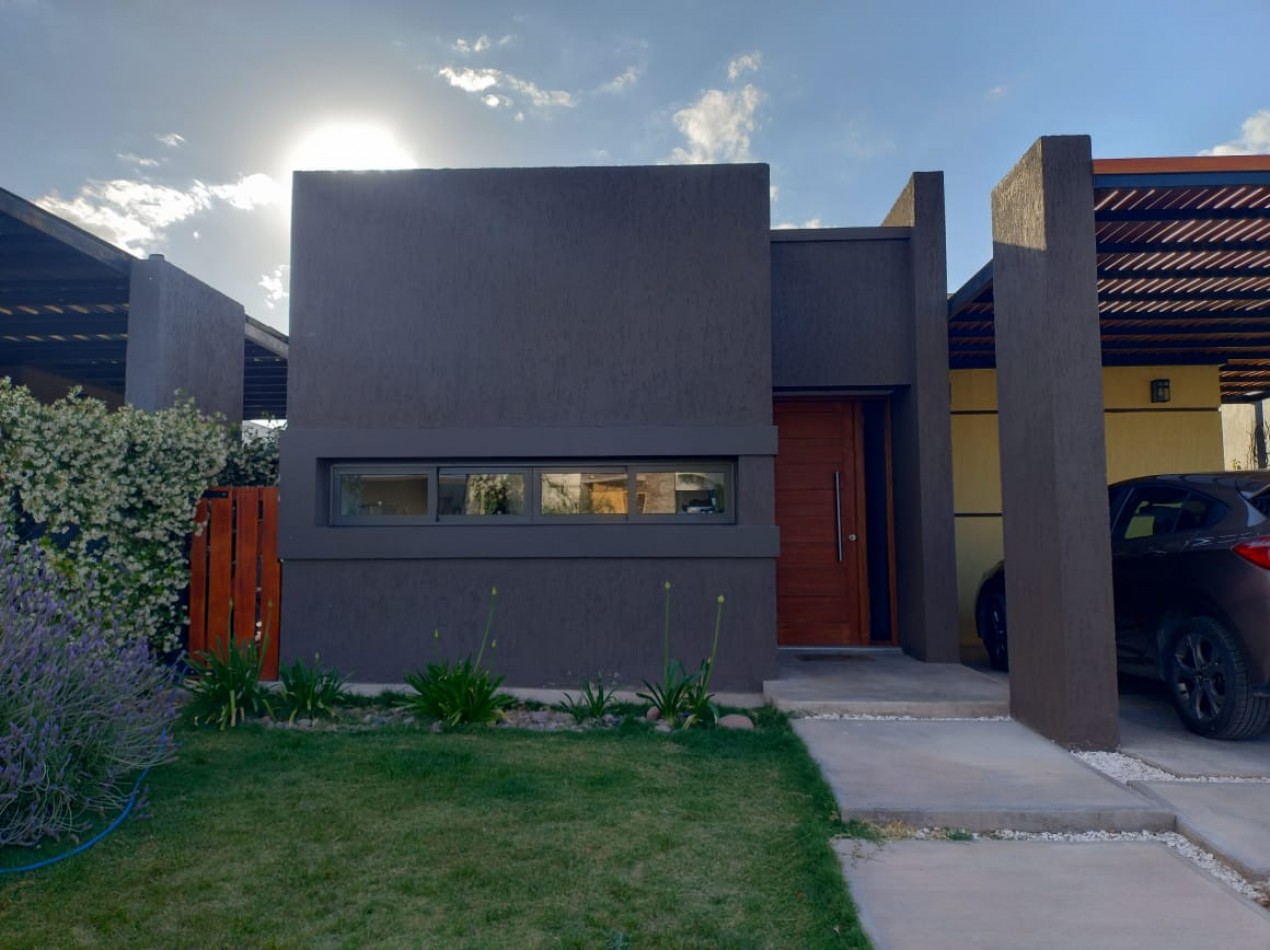 INMOESTATE VENDE CASA EN BARRIO PINARES DE FURLOTTI, MAIPU, MENDOZA