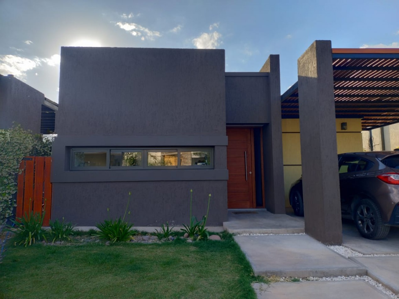 INMOESTATE VENDE CASA EN BARRIO PINARES DE FURLOTTI, MAIPU, MENDOZA