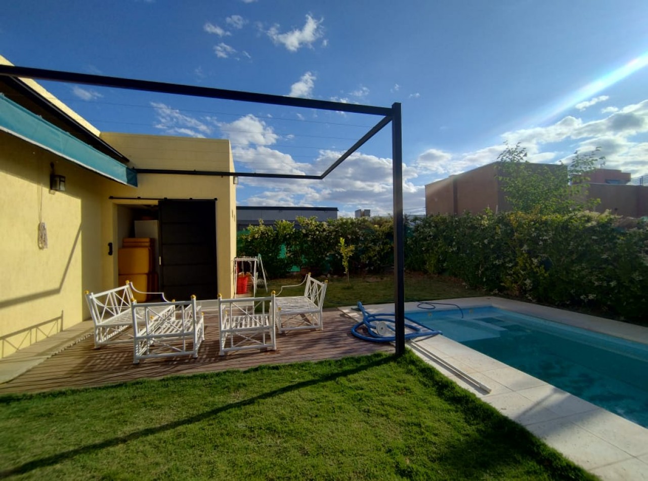 INMOESTATE VENDE CASA EN BARRIO PINARES DE FURLOTTI, MAIPU, MENDOZA