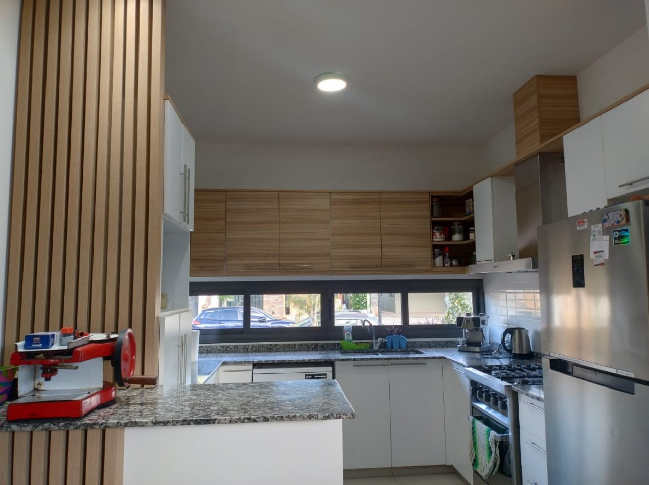 INMOESTATE VENDE CASA EN BARRIO PINARES DE FURLOTTI, MAIPU, MENDOZA