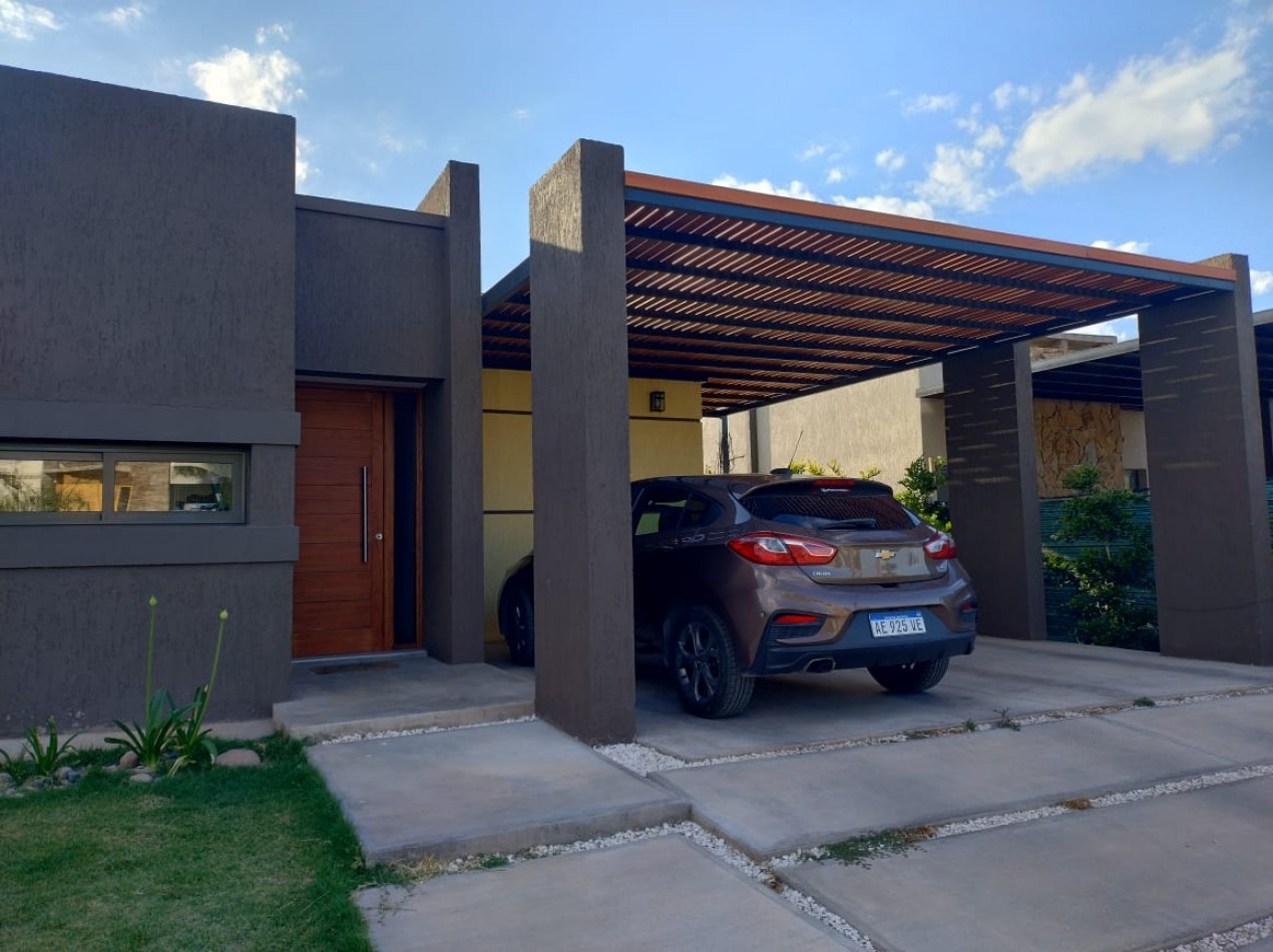 INMOESTATE VENDE CASA EN BARRIO PINARES DE FURLOTTI, MAIPU, MENDOZA