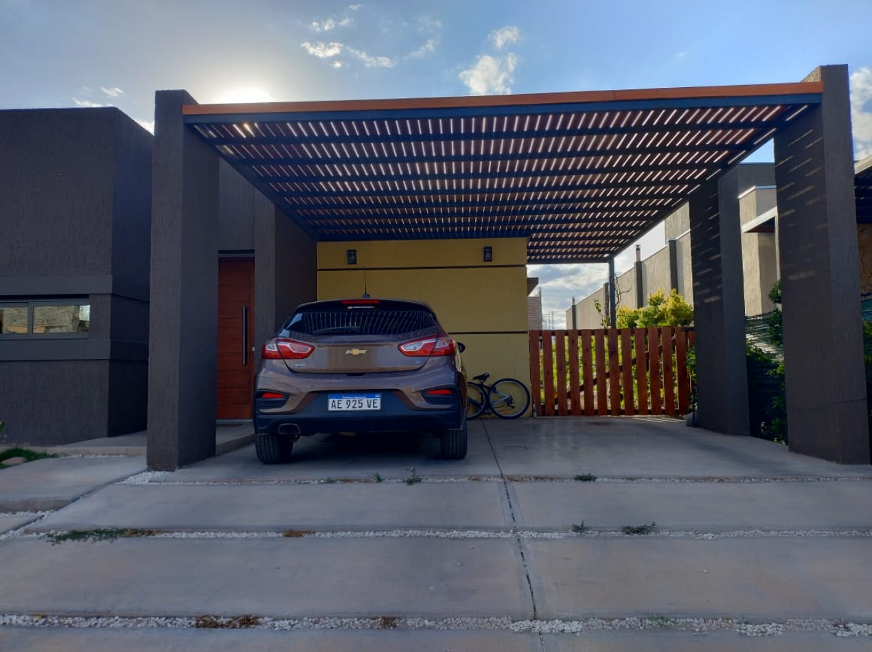 INMOESTATE VENDE CASA EN BARRIO PINARES DE FURLOTTI, MAIPU, MENDOZA