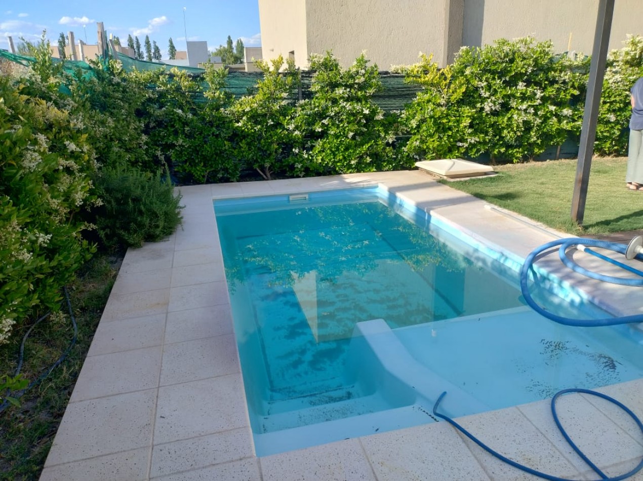 INMOESTATE VENDE CASA EN BARRIO PINARES DE FURLOTTI, MAIPU, MENDOZA