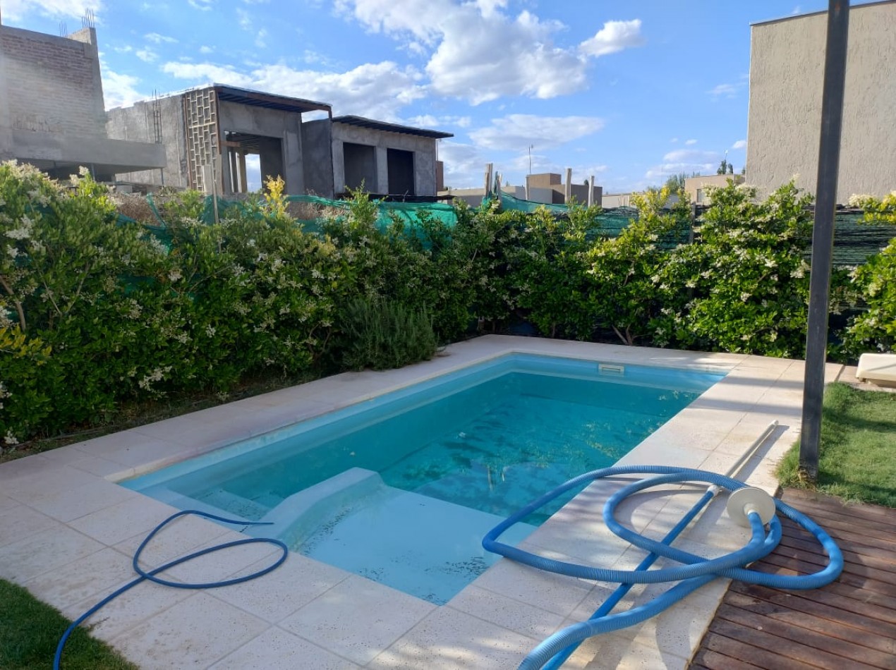 INMOESTATE VENDE CASA EN BARRIO PINARES DE FURLOTTI, MAIPU, MENDOZA