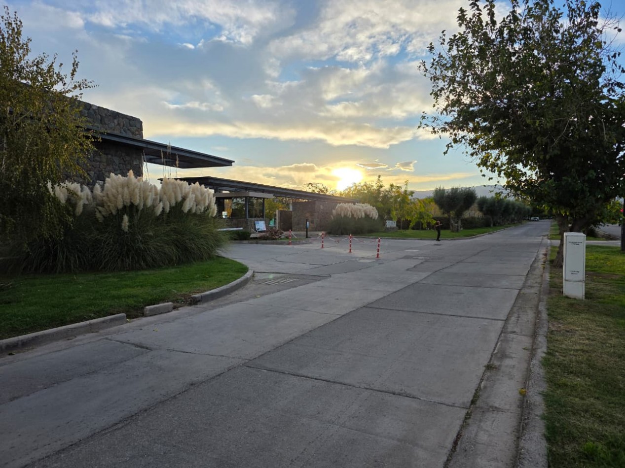 INMOESTATE VENDE LOTES CONTINUOS EN BARRIO PRIVADO YRIGOYEN, MAIPU, MENDOZA