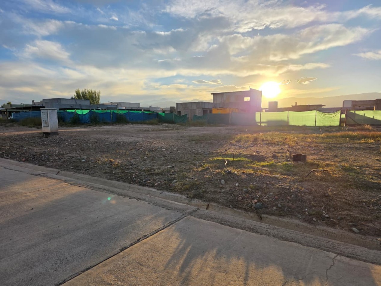 INMOESTATE VENDE LOTES CONTINUOS EN BARRIO PRIVADO YRIGOYEN, MAIPU, MENDOZA
