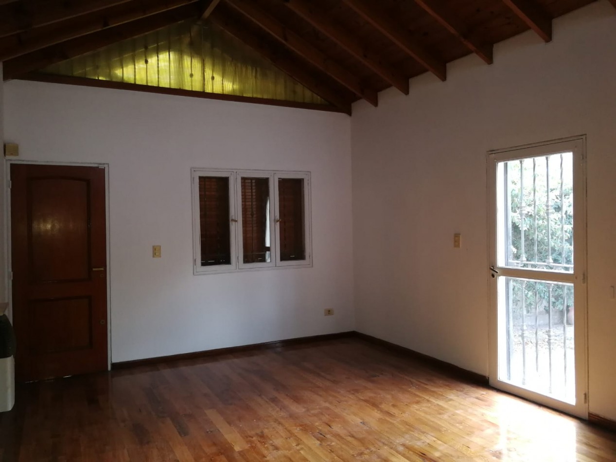 INMOESTATE VENDE CASA DE DOS PISOS EN GUAYMALLEN, MENDOZA