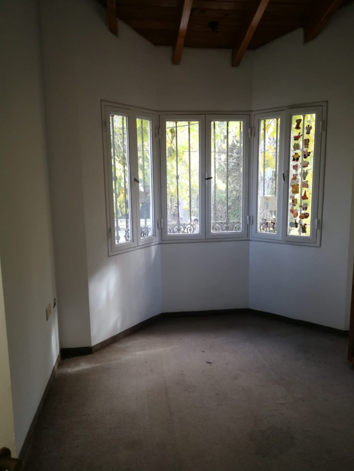 INMOESTATE VENDE CASA DE DOS PISOS EN GUAYMALLEN, MENDOZA