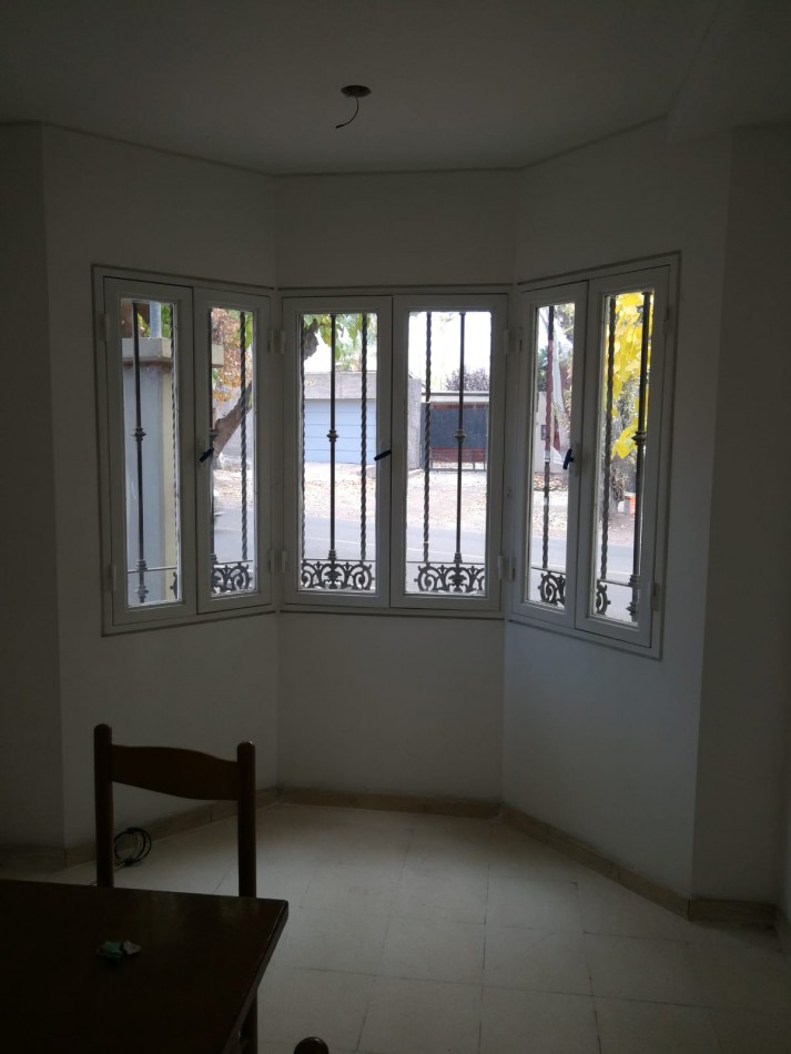 INMOESTATE VENDE CASA DE DOS PISOS EN GUAYMALLEN, MENDOZA