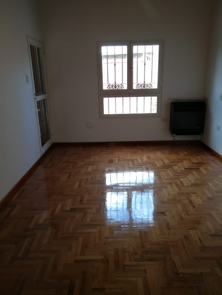 INMOESTATE VENDE CASA DE DOS PISOS EN GUAYMALLEN, MENDOZA