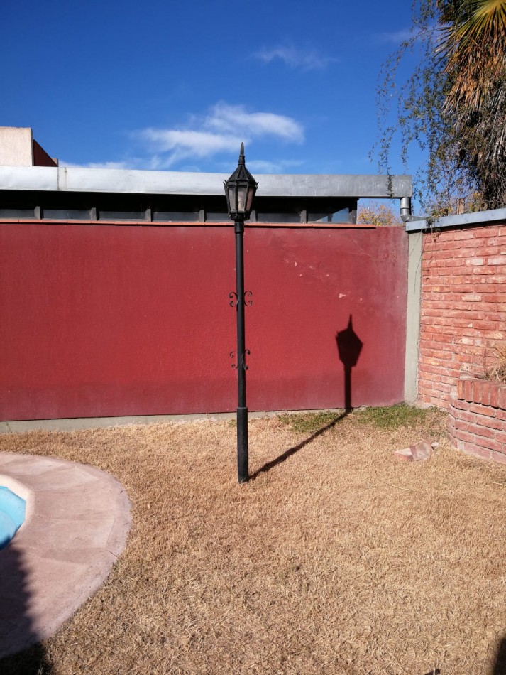 INMOESTATE VENDE CASA DE DOS PISOS EN GUAYMALLEN, MENDOZA