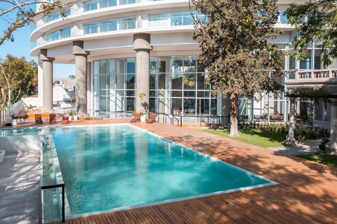 INMOESTATE ALQUILA DEPARTAMENTO AMOBLADO EN TORRES DE LELOIR, CIUDAD DE MENDOZA