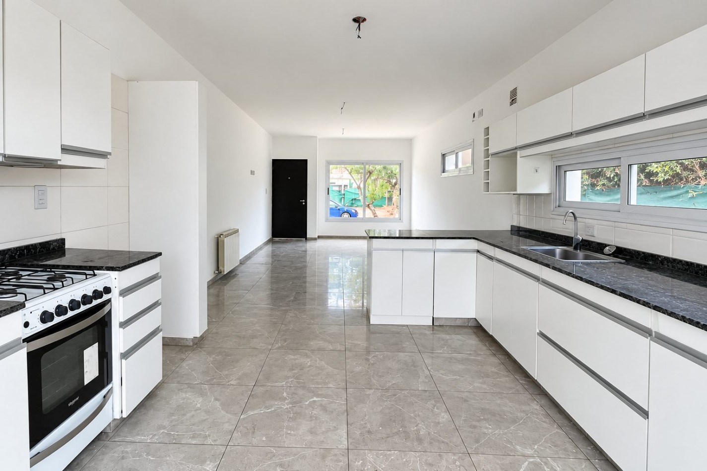 INMOESTATE ALQUILA CASA EN BARRIO PINARES DE FURLOTTI, MAIPU, MENDOZA