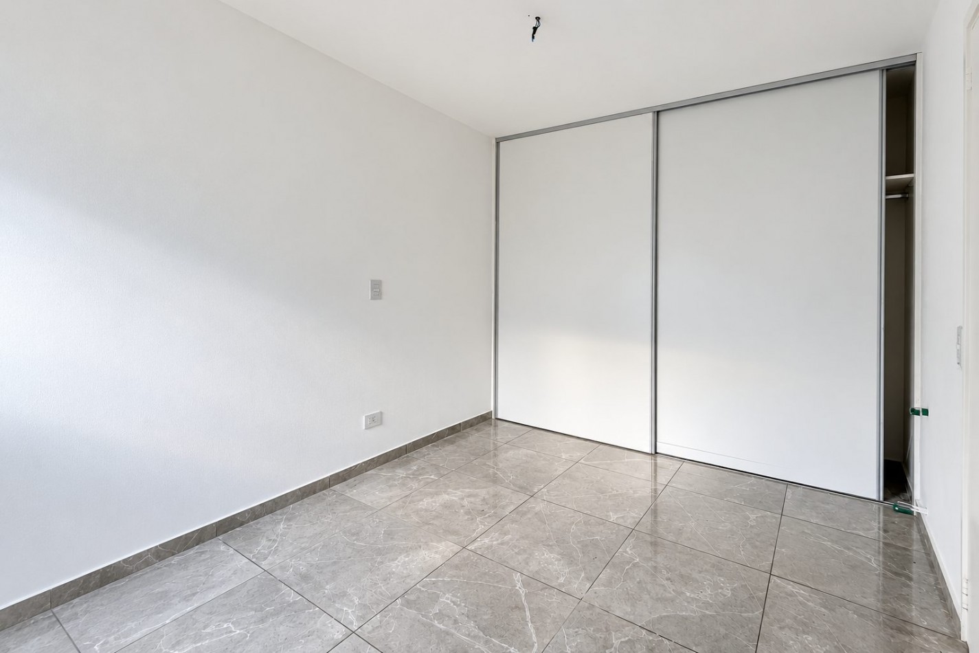 INMOESTATE ALQUILA CASA EN BARRIO PINARES DE FURLOTTI, MAIPU, MENDOZA