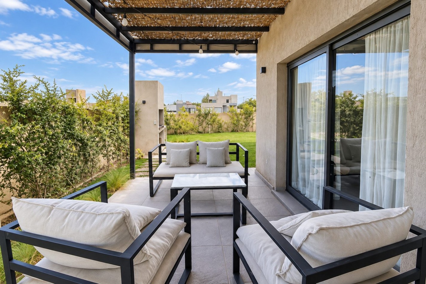 INMOESTATE ALQUILA CASA EN LOMAS DE RUSSELL, MAIPU, MENDOZA