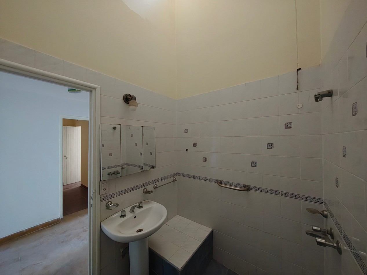 VENTA DE CASA CON 3 DORMITORIOS EN BARRIO SANTA ANA, GUAYMALLEN