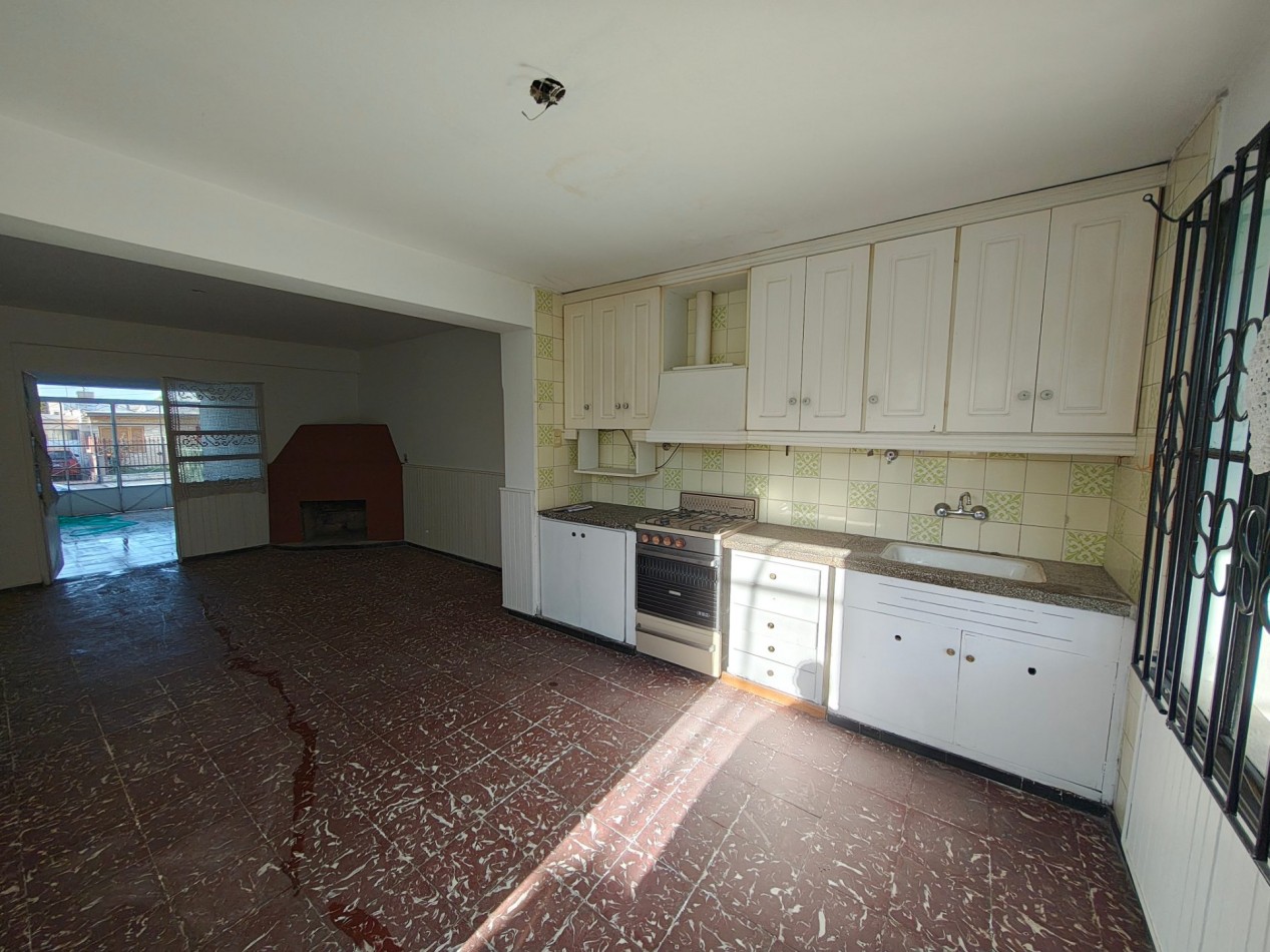 VENTA DE CASA CON 3 DORMITORIOS EN BARRIO SANTA ANA, GUAYMALLEN