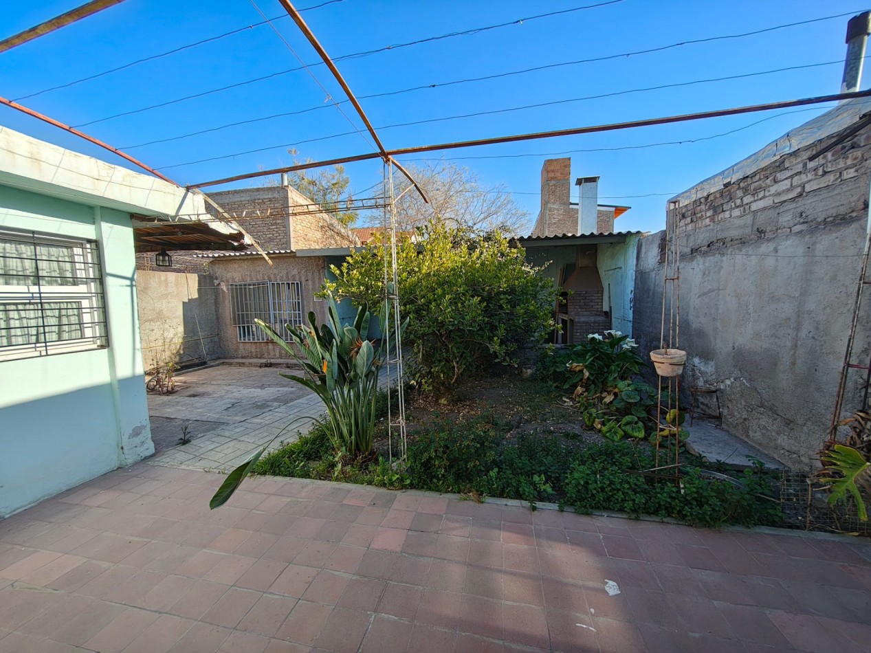 VENTA DE CASA CON 3 DORMITORIOS EN BARRIO SANTA ANA, GUAYMALLEN