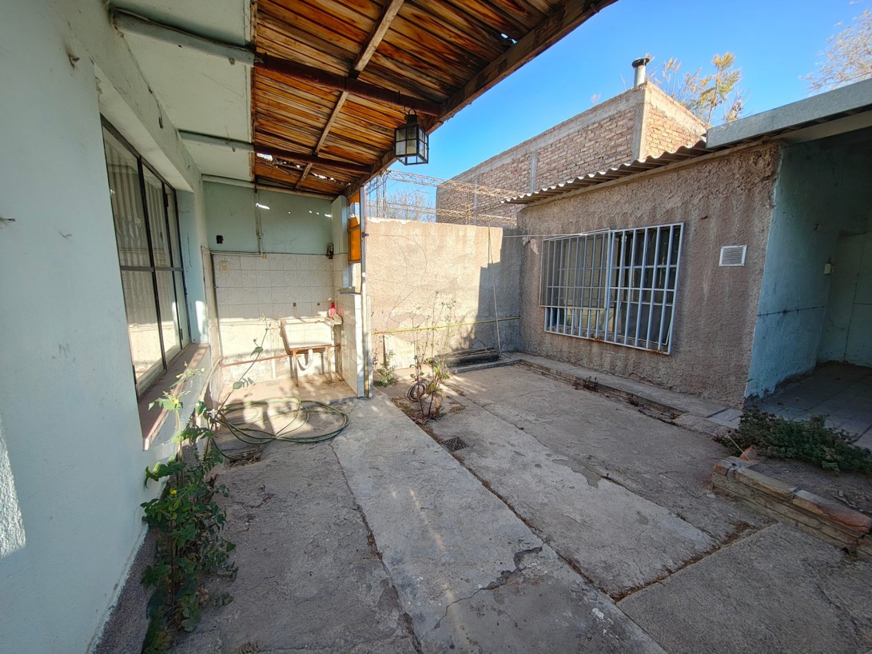 VENTA DE CASA CON 3 DORMITORIOS EN BARRIO SANTA ANA, GUAYMALLEN