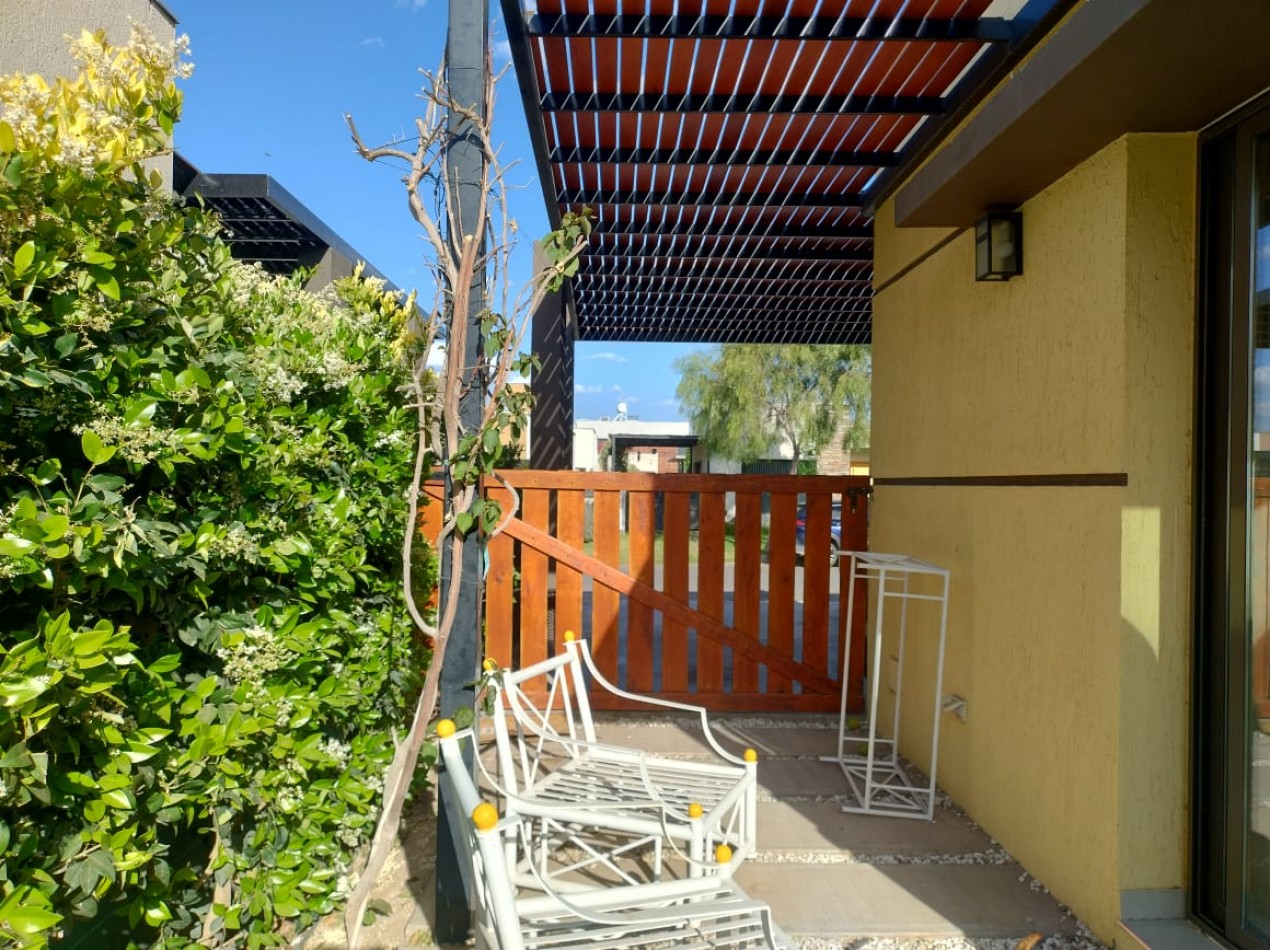 INMOESTATE VENDE CASA EN BARRIO PINARES DE FURLOTTI, MAIPU, MENDOZA